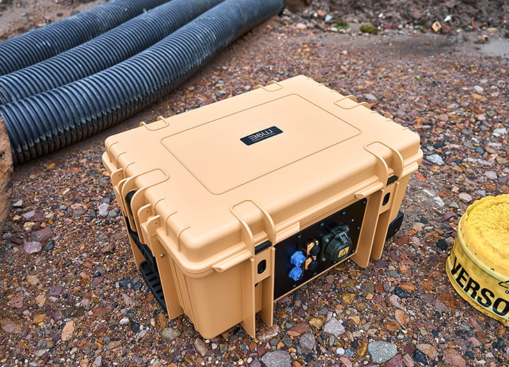 product image of energy.case in the color black.